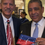 Congresista Espaillat en apuros tras mostrar bandera haitiana como dominicana en evento en Capitolio EU