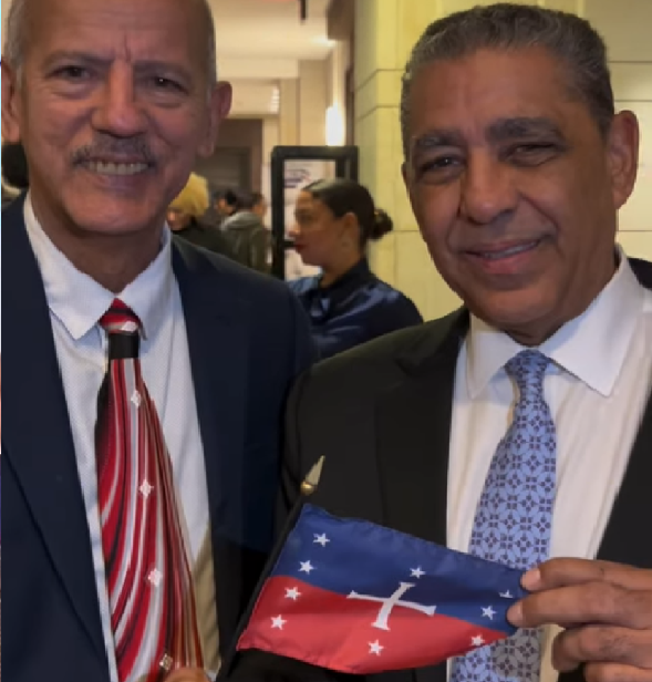 Congresista Espaillat en apuros tras mostrar bandera haitiana como dominicana en evento en Capitolio EU