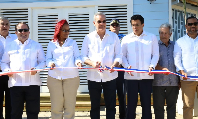 Abinader y David Collado inauguran proyecto 