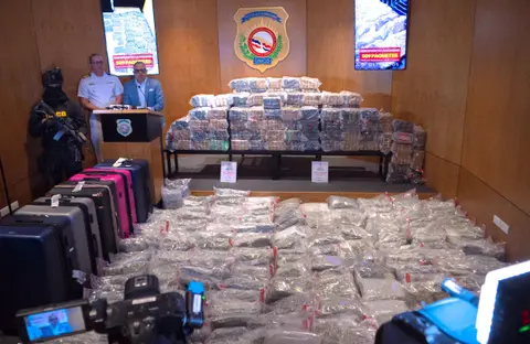 La DNCD ocupa 1,011 kilos de cocaína en 24 horas en costas de Baní y Pedernales