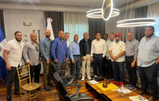 Ministro de Deporte recibe directiva de la Liga de Verano