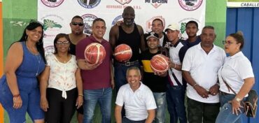 Fundación Solución Nacional-NY entrega útiles deportivos en provincia Juan Sánchez Ramírez