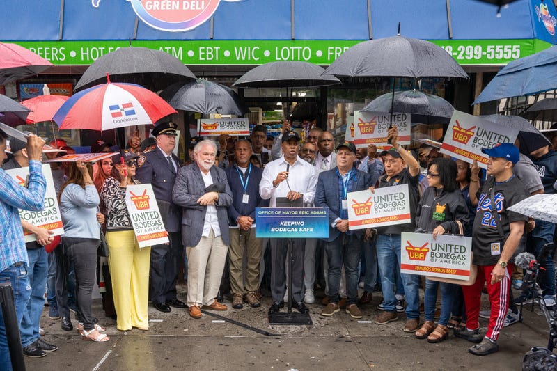 Alcalde de NY destina US$1.6 millones para dotar bodegas RD de botón alerta a la Policia de alguna emergencia