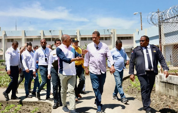 Presidente de INDOTEL afirma cárceles RD funcionan como 