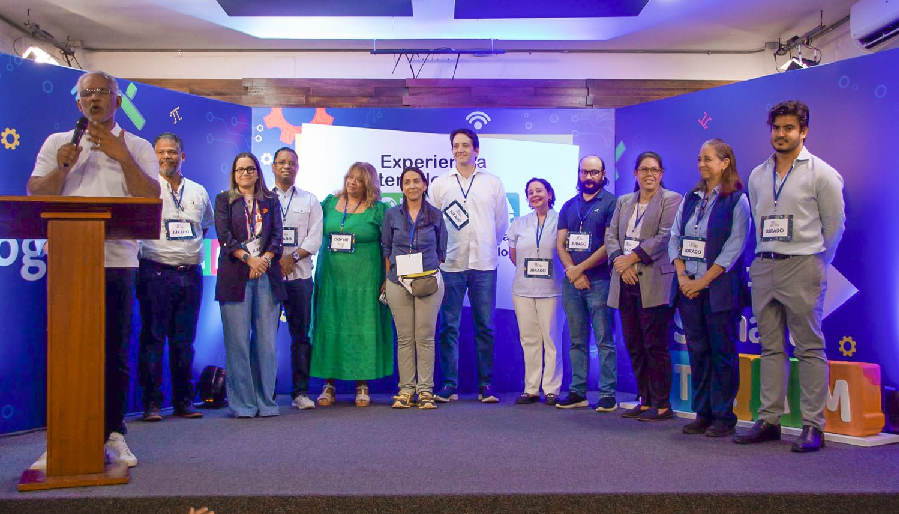 Ediciones Logos realiza exitosa competencia de robótica Experiencia SmartTEAM 2025