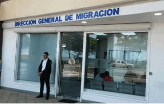 Migración sancionará con multas de hasta 30 salarios mínimos a comercios que empleen extranjeros ilegales