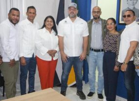 Ministro de Medio Ambiente se reúne en Nagua con alcaldes y diputados y anuncia proyectos junto a autoridades locales