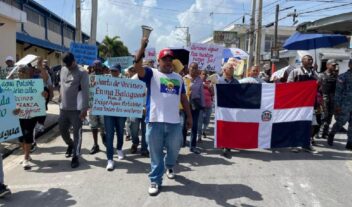 Marchan en Nagua en demanda de agua potable en todos los sectores; exigen ampliación acueducto Km.3