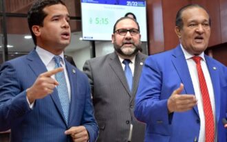 Senadores respaldan propuesta de Omar Fernández inhabilita de por vida a funcionarios reincidan en tráfico haitianos