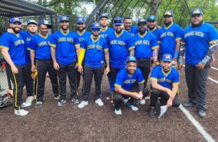 Sangre Nueva Softbol Team de la Liga de Newark NJ gana doble a Los Intocables VIP
