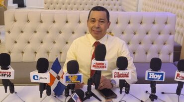 Reitera petición de doble parqueo para taxistas recoger y dejar pasajeros con discapacidades en NYC