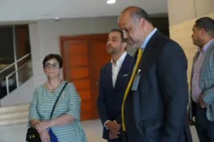 Antonio Espaillat y su hermana llegan a la Procuraduría para ser interrogados por el derrumbe del Jet Set