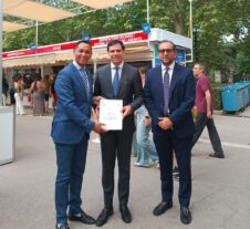 Dirigente Social presenta proyecto del 7mo Encuentro de Dominicanos en España
