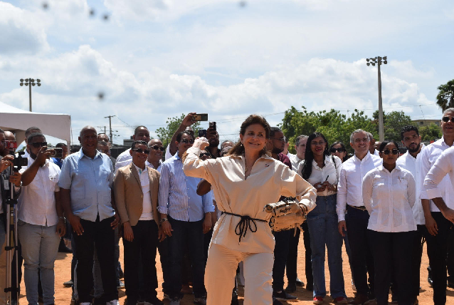 Inauguran Torneo Béisbol Amateur #66 en Santiago dedicado a la vice-presidenta Raquel Peña