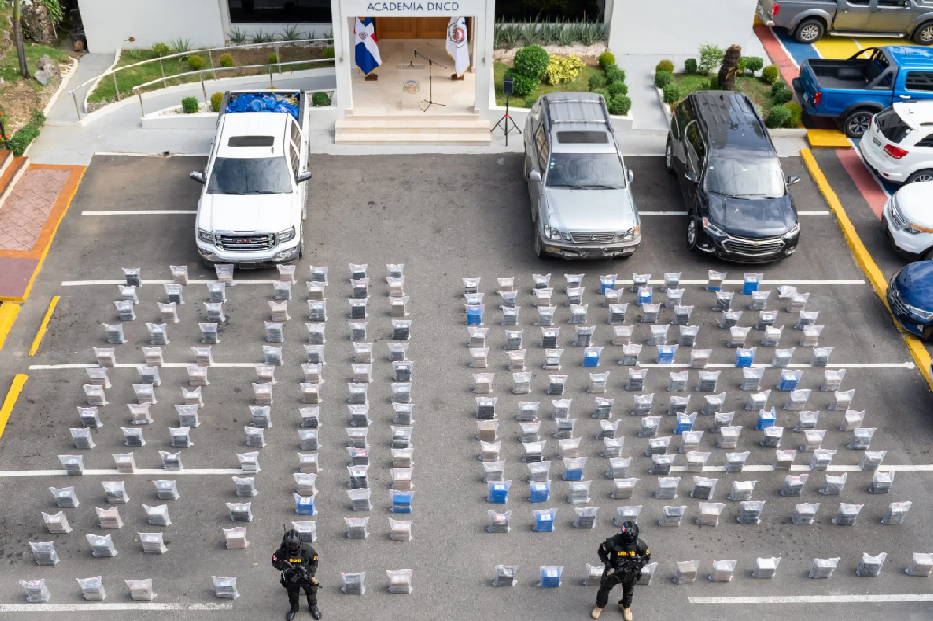 La DNCD incauta 1.3 toneladas de droga en medio de un tiroteo en SPM; no hay heridos ni detenidos