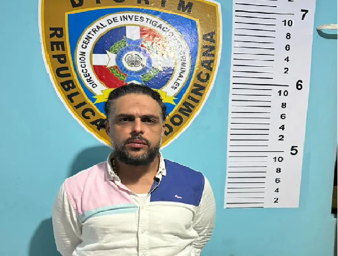 Se entrega a justicia de Puerto Plata ex de Amelia Alcántara conocido como El Gallero, buscado por balear otra persona