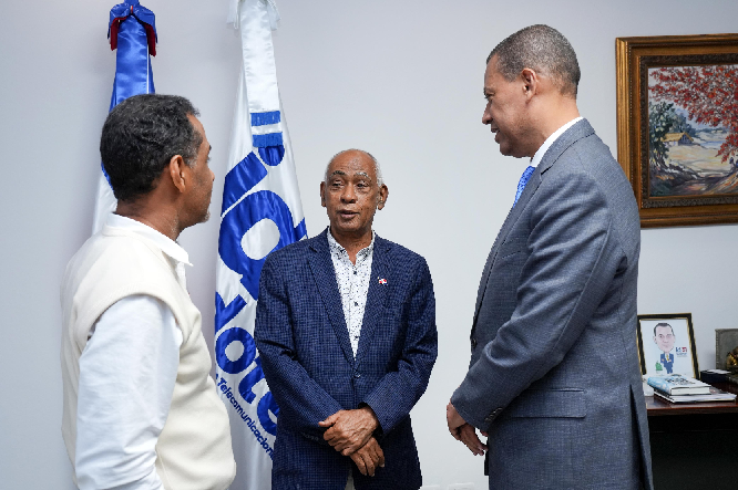 Presidente del INDOTEL felicita a José Enrique García por Premio Pedro Henríquez Ureña 2025