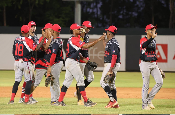 Atléticos de Puerto Plata barren miniserie de exhibición ante Los Bravos de La Vega en el 