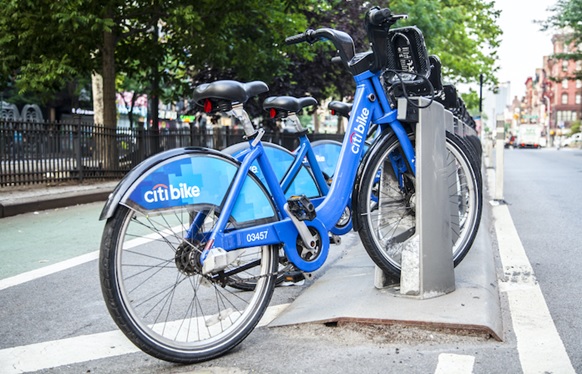 Dominicanos Alto Manhattan esperan del alcalde igual medida al eliminar carril bici en Brooklyn