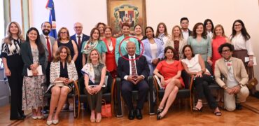 Diplomáticas latinoamericanas en Italia celebran mesa redonda-desayuno en embajada RD