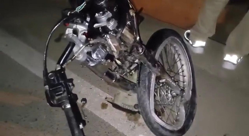 Tres muertos y 2 heridos al chocar 2 motocicletas la madrugada de este lunes en Santiago