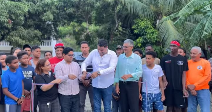 Alcalde Lenin Melo entrega moderna cancha en Mata Puerco, primera obra de su gestión