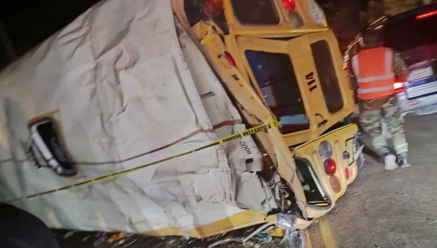 Al menos 4 muertos y más de 40 heridos al volcarse en Jamao del Norte autobús retornaba de excursión en Playa Grande, RSJ