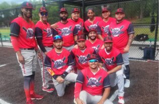 Cero Estrellas derrota por partida doble a Domiriqueños en Softbol de Newark New Jersey