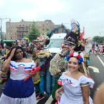 Miles participan en el 36.º aniversario  de la Gran Parada Dominicana del Bronx