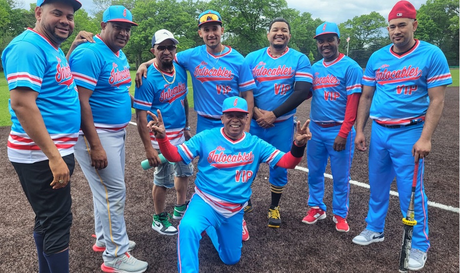 Los Insuperables VIP con Ruddy Ramos derrotan a Los Amigos en incio final softbol de New Jersey