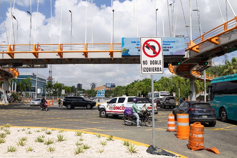 Revulú con prohibición giro a la izquierda; sindicalistas y choferes la ven inapropiada y piden 