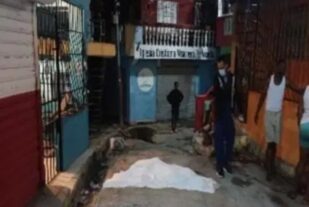 ’Justicia de sus propias manos' en Capotillo! Multitud lincha haitiano minutos antes mató a martillazos pareja embarazada