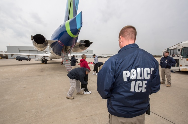 Sugerencia de Trump deportar ciudadanos USA despierta preocupación entre dominicanos Alto Manhattan