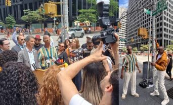 NYC designa calle de Manhattan “Guayacán Orquesta Way” en homenaje agrupación salsera colombiana