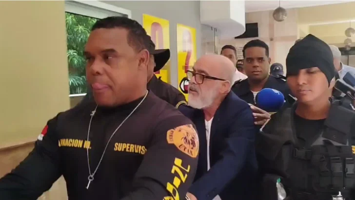 No tan rápido Ángel Martínez! Comunicador aún no puede salir de RD a pesar permiso médico otorgó jueza
