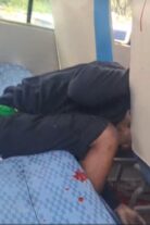 Bárbaro! Individuo le da 3 tiros a otro en la cabeza tras discusión por asiento en autobús transporte público