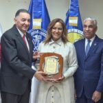 UASD reconoce a Cristina Contreras directora ejecutiva Hospital Lincoln en El Bronx