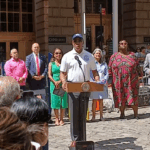 Alcaldía NYC iza por primera vez bandera dominicana en plaza Bowling Green; reconoce a 3 quisqueyanos