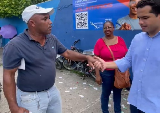 Intolerancia total! Cancelan empleado del Ayuntamiento SDN “por saludar (y aupar) a Omar Fernández”