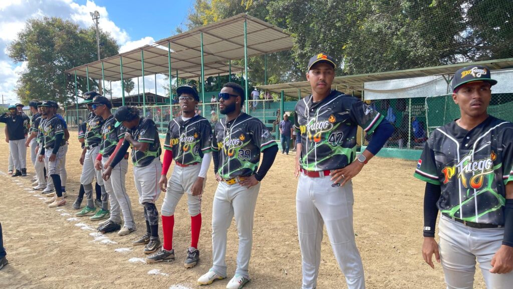 Tamboril y Santiago Oeste (Cienfuegos) dividen final Béisbol Amateur de Santiago