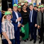 Los «300 con Leonel» reciben a su líder a su llegada a NYC la medianoche de este sábado por el JFK