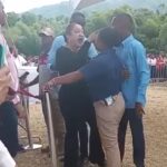 Diputada y miembro equipo seguridad del presidente Abinader se van a los puños y arrañazos en corte de cinta en Altamira