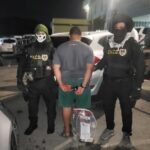 Atrapan dos hombres y una mujer con 36 paquetes cocaína en puesto de chequeo Los Pilones en Baní