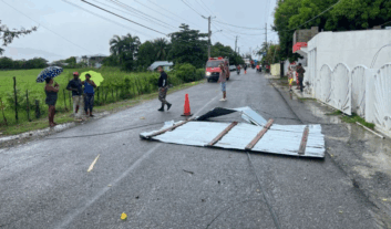 Lluvias dañan varias casas y derriban árboles y letreros en municipios de Imbert y Luperón en Puerto Plata