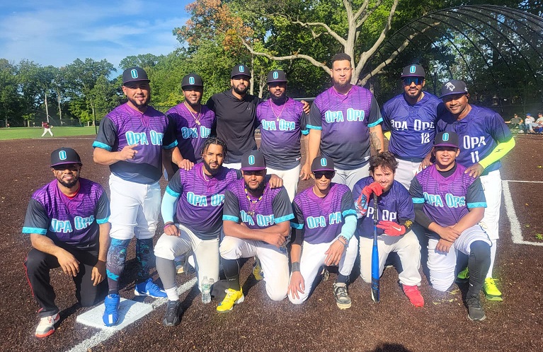 Los Campeones Opa Opa Barren en Softbol de Newark, derrotan dos veces a Caribeños Clase ¨B¨