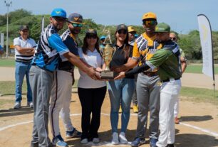 Empaque vence por partido doble a Mantenimiento en la inauguración del torneo de softbol de Cementos Cibao   