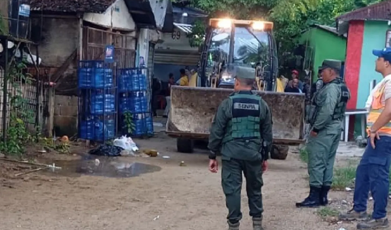 Operación limpieza! Desmantelan varias estructuras erigidas de forma ilegal en Playa Sosúa, Puerto Plata