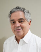 Abinader designa a Julio Ramón Cordero como comisionado para contratos de mantenimiento escolar