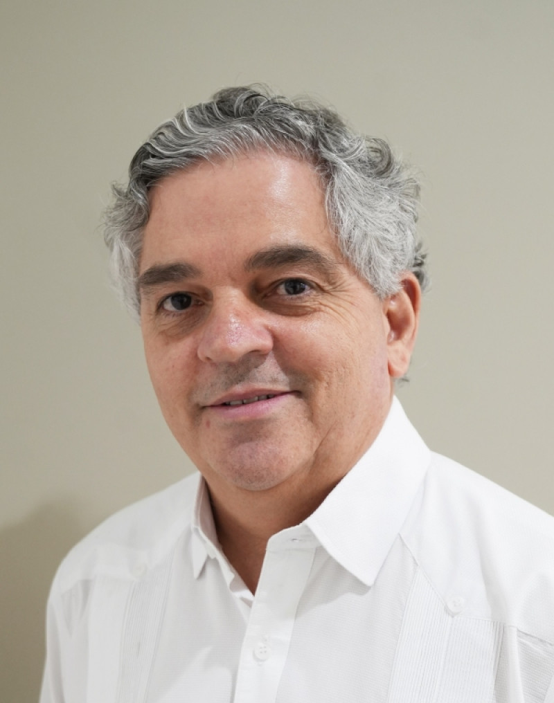 Abinader designa a Julio Ramón Cordero como comisionado para contratos de mantenimiento escolar