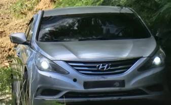 Dos adolescente son hallados muertos dentro de auto en Nagua; sospechan los mató el monoxido de carbono